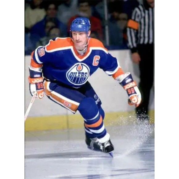Wayne Gretzky (CCM)-(Oilers)-(Jersey)-(Blue/Orange)-(Used)-(Size:XL-52)-$110.00 - Picture 4 of 9